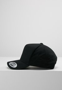 Flexfit 5-PANEL CURVED SNAPBACK - Sapka - black