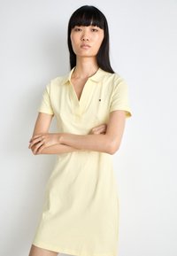Tommy Hilfiger SLIM OPEN DRESS - Dnevna haljina - lemon zest