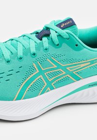 ASICS GEL-EXCITE 10 - Maanteejooksu jalatsid - aurora green/champagne