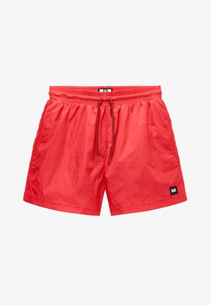 Helle rote Herren-Badehose mit elastischem Bund, verstellbarem Kordelzug, Seitentaschen und kleinem schwarzem Markenetikett am linken Bein.