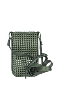 Borsa verde intrecciata con tracolla regolabile, caratterizzata da una forma rettangolare e una superficie testurizzata. Include una chiusura sicura e un design elegante.