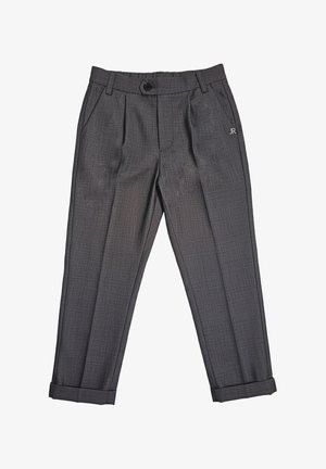 Pantaloni sartoriali grigio scuro con pieghe, passanti per cintura, tasche laterali, orli risvoltati e piccolo ricamo "JR" sulla coscia destra.
