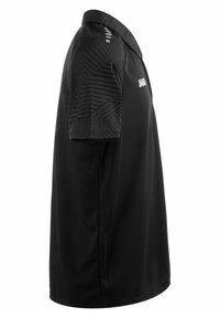 Schwarzes Sport-Polohemd mit Kragen, kurzärmeligen gestreiften Ärmeln und glatter Textur. Mit Logo auf der Brust.