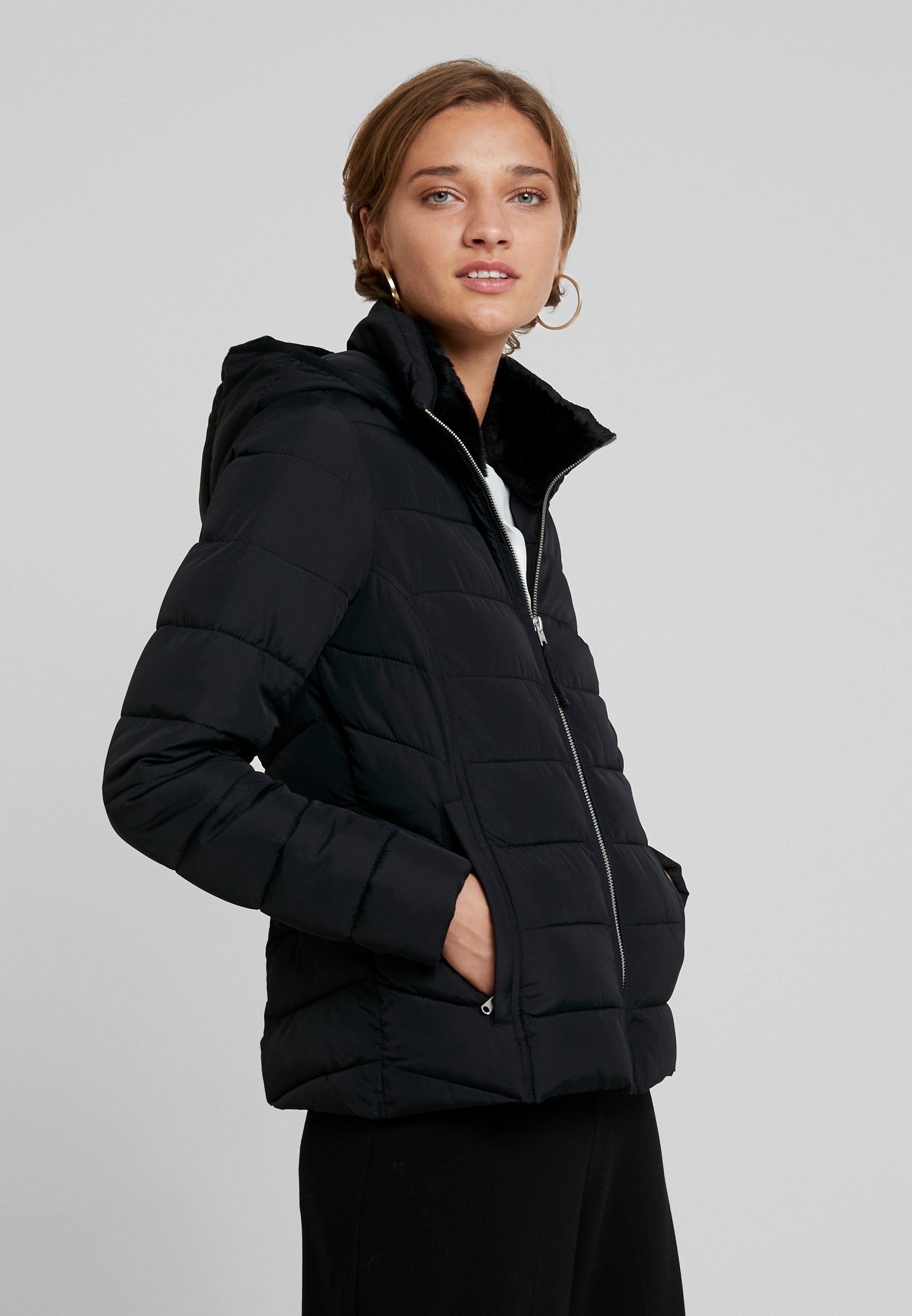 Abercrombie & Fitch LIGHTWEIGHT PUFFER Jas black Abercrombie & Fitch Dames jassen online kopen | Gratis