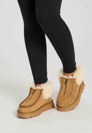 SHEEPSKIN ZIP UP  - Winter boots - tan