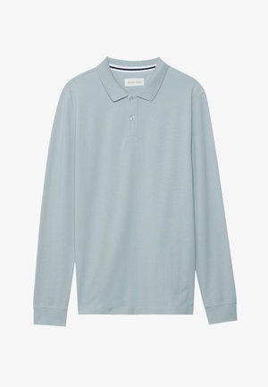 Hosszú ujjú pólóing világoskék színben, lapos gallérral, háromgombos középső részzel és diszkrét textúrájú anyaggal. A gallér belsején csíkos mintázat található.