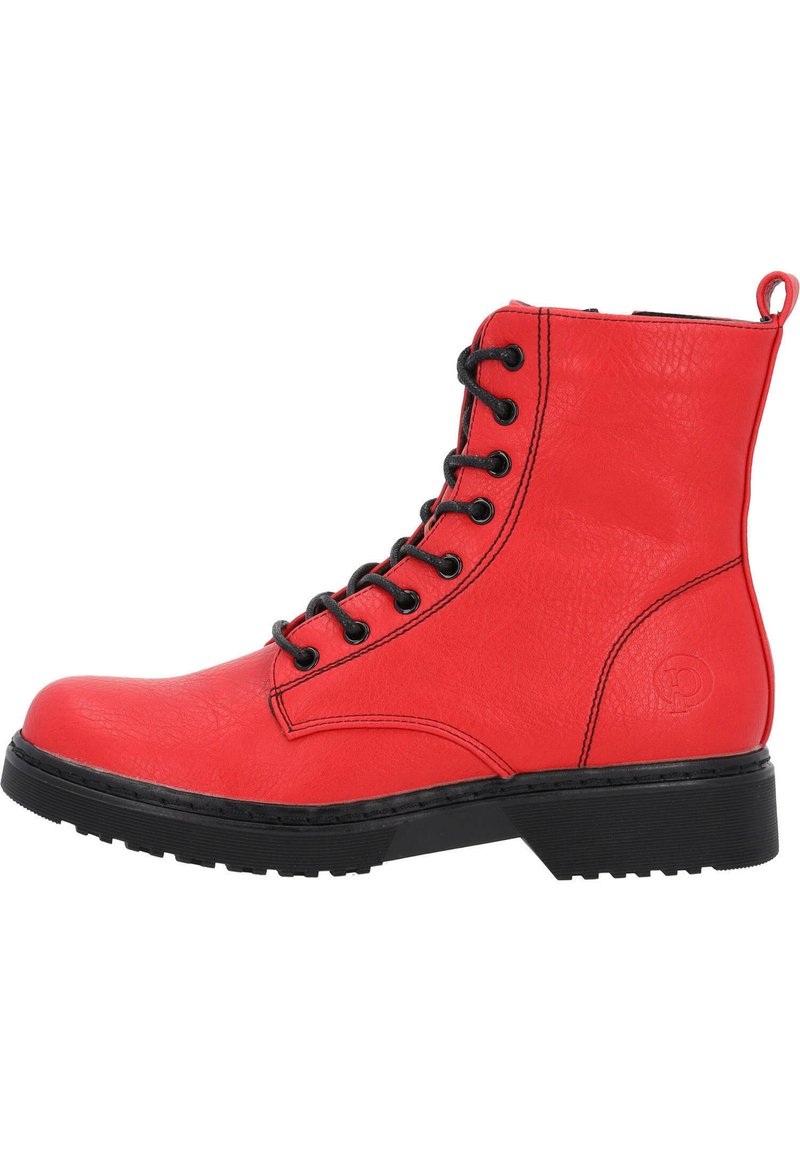 Stivaletto alla caviglia in pelle rossa con punta arrotondata, lacci neri e suola in gomma. Presenta dettagli di cucitura e un inserto sul tallone.