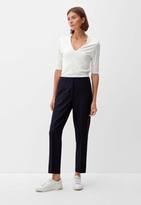 s.Oliver BLACK LABEL - ELEGANTE 7/8 - Broek - dark navy Miniatuurafbeelding 1