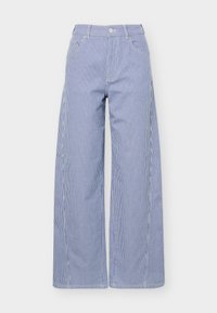 Μπλε και λευκό παντελόνι με κάθετες ρίγες, φαρδύ, με τσέπες στο μπροστινό μέρος και κλείσιμο με κουμπί στη μέση.