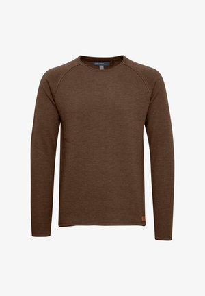 Pruun pikasleevega ümarakaelusega särk, mis on valmistatud soonikmaterjalist. Omab raglanvarrukaid ja väikest nahklabelit alumisel küljel.