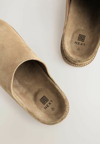 REGULAR FIT - Matalakantaiset pistokkaat - stone
