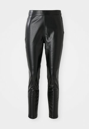 Zwarte leren broek met een slim fit, met een gladde textuur en een hoge tailleband. Details omvatten accentuering bij de knieën voor extra design.