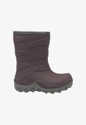 Lilla kummist saabas, millel on tekstuuriga pind ja lainelised disainielemendid. Hallal tallal on karm haardemuster. Keskmise sääre pikkus.