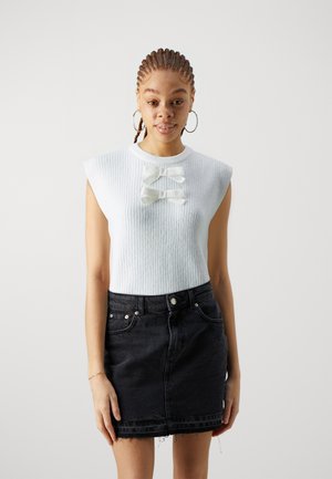 PCGABBY ONECK BOW VEST - Pamata T-krekls - cloud dancer