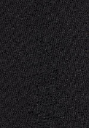 Tessuto nero con una trama a maglia fine, motivo di tessitura uniforme e senza disegni o marchi visibili.