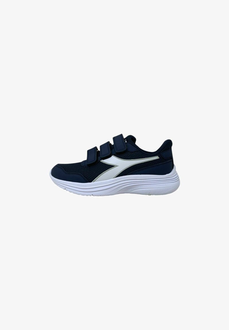 Scarpe sportive di colore blu navy con tre cinturini regolabili in velcro, un'accennata bianca sul lato, parte superiore in rete e suola bianca testurizzata per una presa migliore.