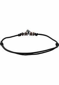 Zwarte leren armband met metalen kralen in zilver en brons, met een driehoekige zwarte accent aan de voorkant. Verstelbare knoopsluiting.