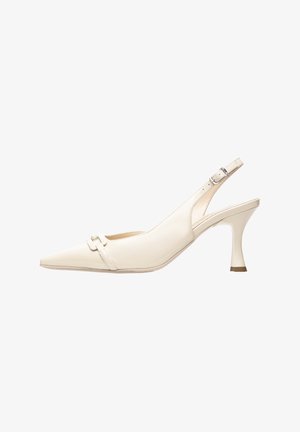 Puntige slingback-schoen in glanzend crèmekleurig leer, met een klein strikdetail en een 6,5 cm hoge taps toelopende hak met een contrasterende basis.