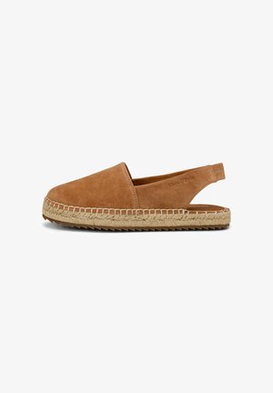 Bruine suède espadrille sandaal met slingback bandje en gevlochten jute zool, platte rubberen buitenzool en "Marc O'Polo" in reliëf aan de zijkant.