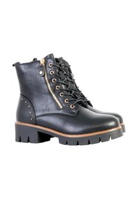 Bottes noires à cheville en cuir synthétique, avec un bout rond, un laçage à l'avant, une fermeture éclair sur le côté et des accents cloutés sur le talon.