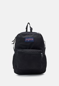 Sac à dos en tissu noir avec un compartiment principal zippé, une poche zippée à l'avant et des poches en mesh sur les côtés. Bretelles rembourrées et réglables incluses.