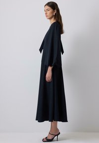 Touché Privé STONE EMBROIDERED BALLOON SLEEVED  - Denné šaty - navy blue