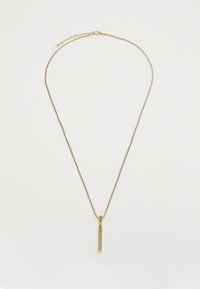 Collana d'oro con un pendente sottile e allungato. Presenta una delicata catena e una chiusura a gancio. Design minimalista e superficie liscia.