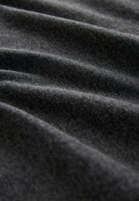 Ej vald, charcoal grey leopard