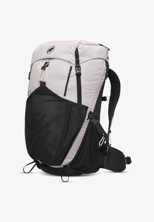 Hellgrauer und schwarzer Wanderrucksack mit mehreren Netzfächern, verstellbaren Gurten und einem Hauptfach mit Ladevorrichtung von oben.