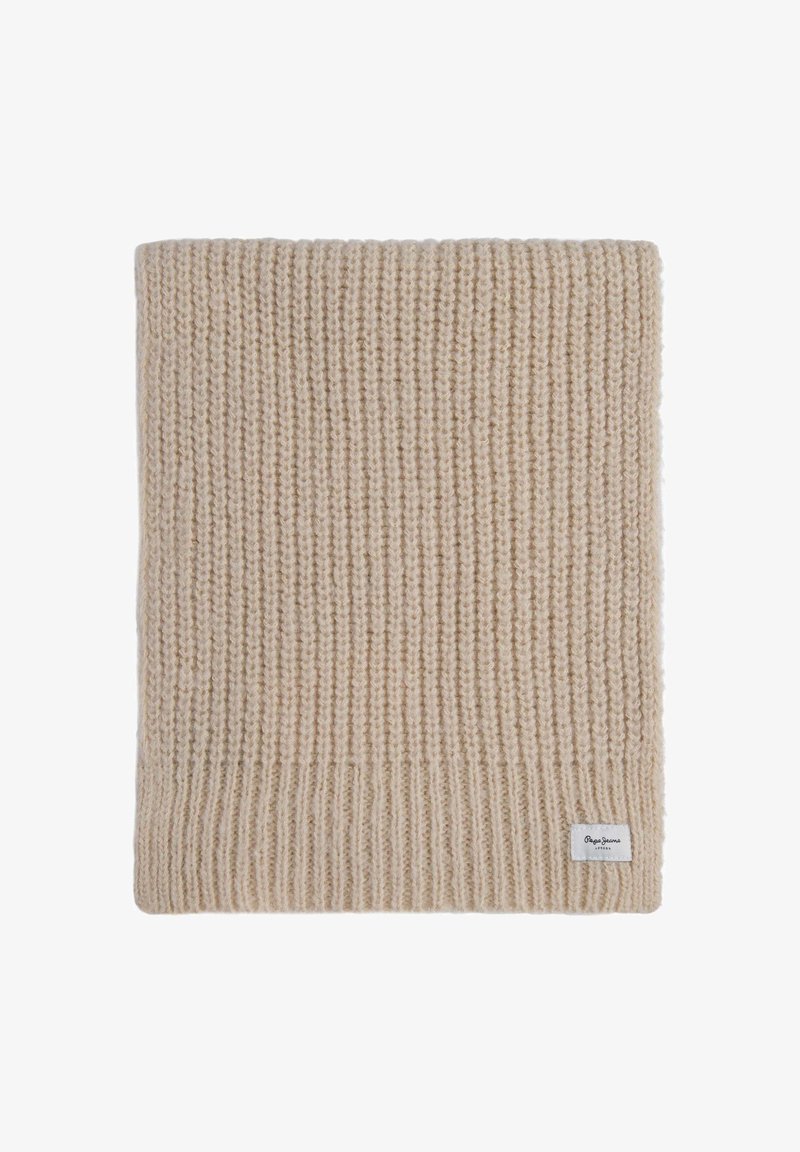 Bufanda de punto color beige con una textura acanalada. Presenta una forma rectangular y una pequeña etiqueta de la marca en la esquina inferior derecha.