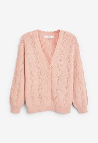 Miękki różowy sweter z dzianiny z dekoltem w kształcie litery V, z przodem na guziki, ściągaczami przy mankietach i u dołu, z teksturowanym wzorem w zeberkę i kropki.