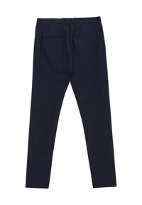 Pantaloni tailored blu realizzati in un tessuto liscio, dotati di zip, passanti per la cintura e due tasche posteriori senza branding o pattern visibili.