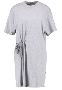 Jasnoszara sukienka T-shirt wykonana z miękkiego materiału, z krótkimi rękawami, bocznym wiązaniem z pętlą oraz okrągłym dekoltem.