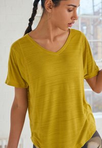 Next Basic póló - yellow