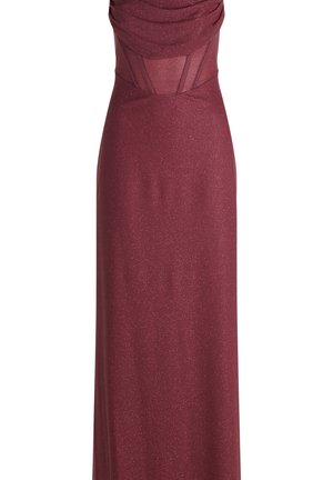 Lang aftenkjole i dyb bourgogne med draperet halsudskæring og gennemsigtige sidelænder. Blødt, tekstureret stof med en subtil glans.