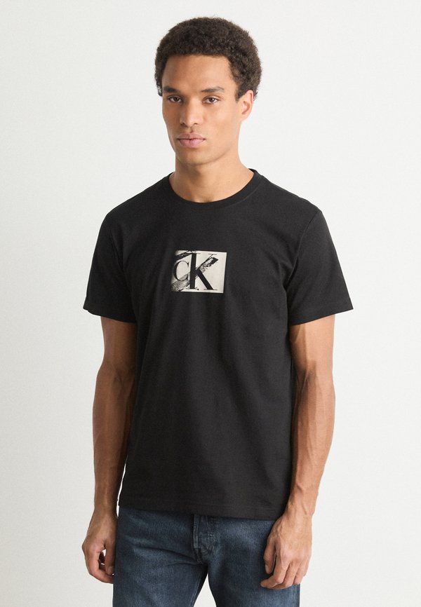 SMALL BOX TEE - Print T-shirt