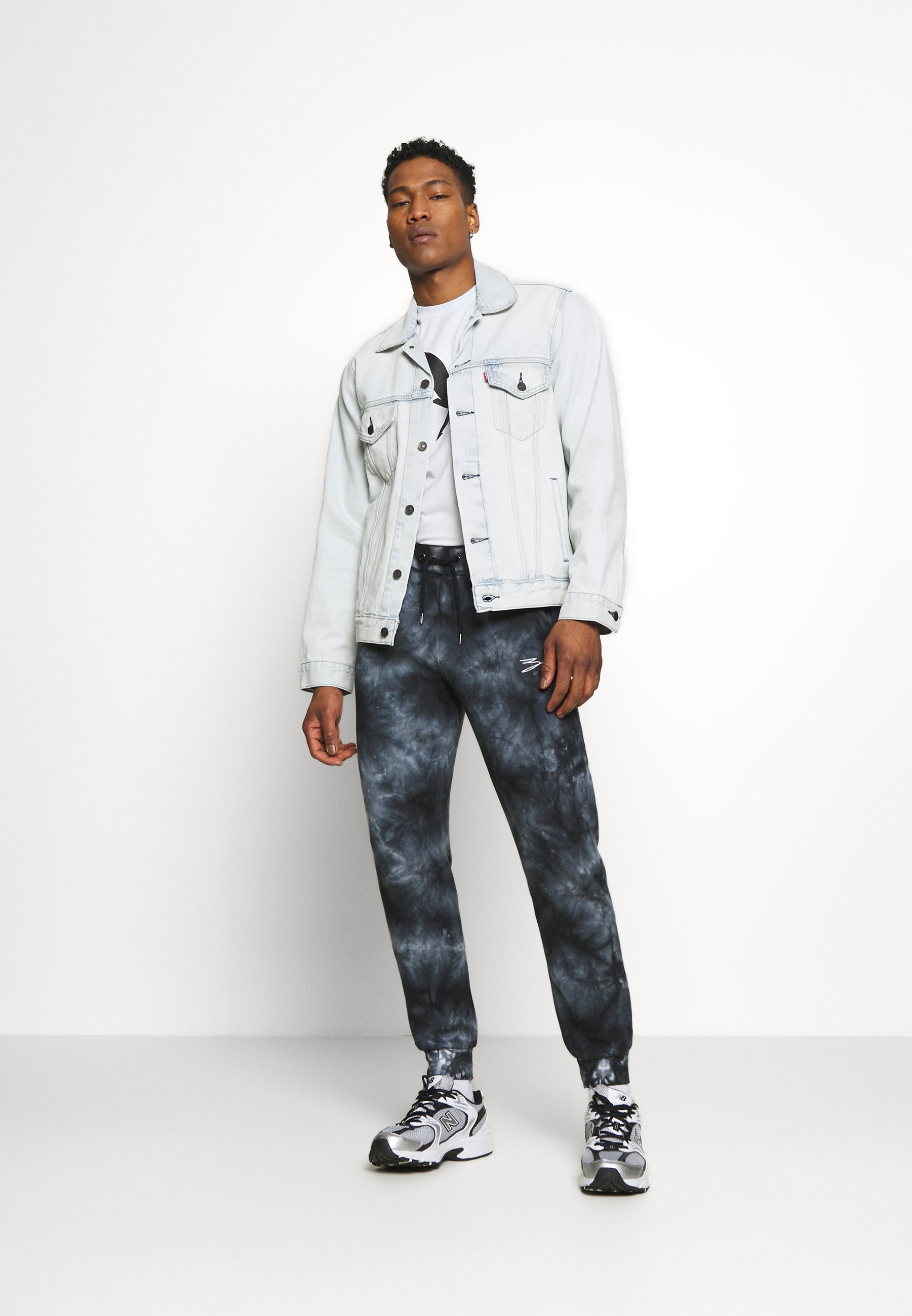 Levi's® VINTAGE FIT TRUCKER UNISEX - Giacca di jeans - light indigo/carta  da zucchero - Zalando.it