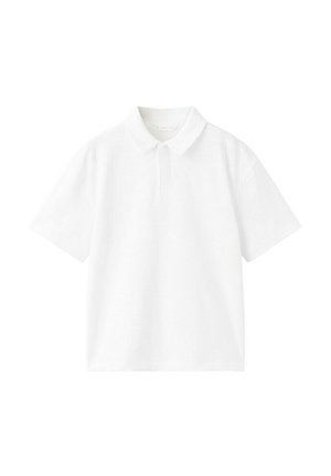Polo blanc à manches courtes avec un col classique et une patte de boutonnage, présenté à plat sur un fond blanc.