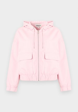 Veste à capuche rose clair avec fermeture à glissière à l'avant, deux grandes poches à rabat, poignets et ourlet élastiqués, étiquette de la marque visible à l'intérieur du col.