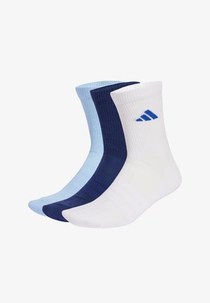 Tri para čarapa za posadu: svijetlo plave, tamno plave i bijele boje. Rebrasta tekstura s plavim Adidas logotipom na bijeloj čarapi.