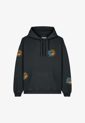 Felpa nera con tasca frontale a marsupio e cappuccio con coulisse. Presenta disegni colorati di sole e luna in giallo e blu sulle maniche.