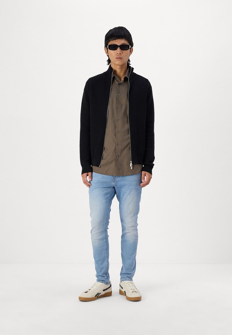 Gilet Zippee Homme En Tricot Col Montant Automne-Hiver Cardigan Chaude Epais Manches Longues Couleur Unie - Gris Fonce Gris Fonce - Prêt-à-Porter