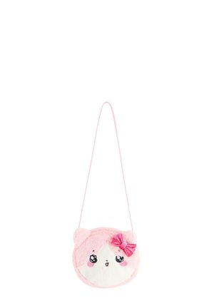 Piccola borsa a tracolla in peluche rosa con la faccia di un gatto, occhi neri, guance rosa e un fiocco rosa su un orecchio.