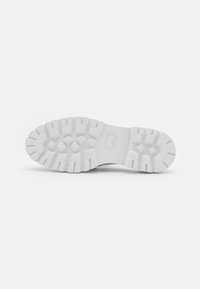 Kennel + Schmenger Mules à talons - white