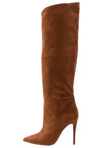 Bottes hautes jusqu'au genou à talons hauts en daim marron, avec un bout pointu et une silhouette élégante, une texture lisse et des détails de couture minimalistes.