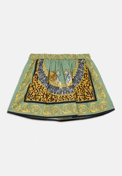 Πράσινη φούστα με ελαστική μέση, διακοσμημένη με σχέδια τίγρης και λεοπάρδαλης, περίτεχνο κίτρινο περίγραμμα και μαύρο τελείωμα στο κάτω μέρος.