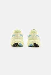 New Balance FRESH FOAM X 1080 V13 - Cestná bežecká obuv - yellow