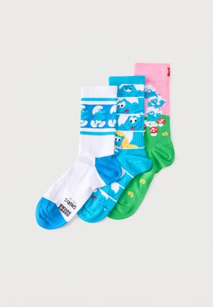 Kolm paari värvilisi sokke siniste multikategelaste Smurfide ja seene kujunditega, igaühel erineva taustavärvusega: valge, sinine ja roosa-roheline.