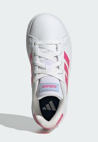 adidas Sportswear GRAND COURT 2 0 - Tréningová obuv - cloud white pulse magenta glow blue