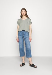 ONLY MOSTER O-NECK - Blusa - shadow